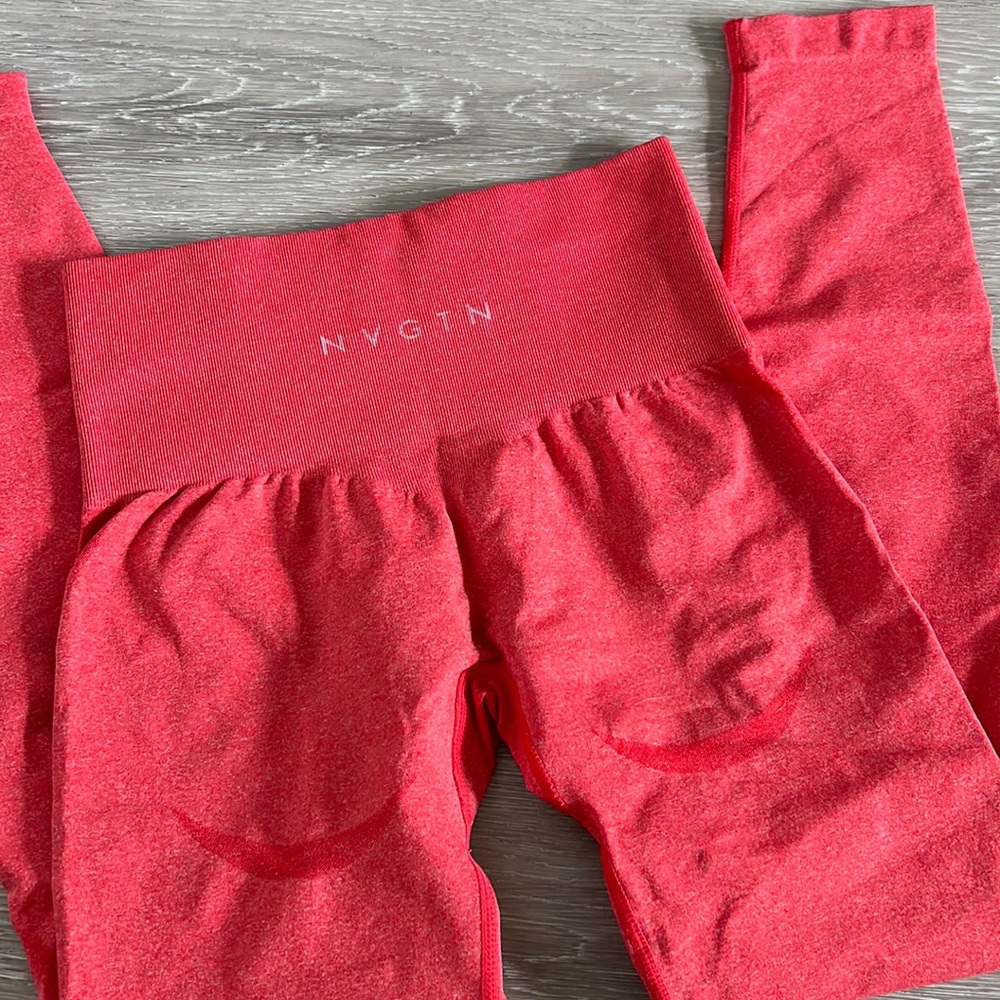 NVGTN LEGGINGS in candy apple